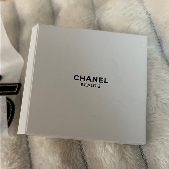 CHANEL Beaute Black and Gold Star and Number 5 Embellishments - Picture 3 of 8